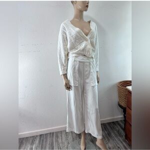 Chic. HONOR cardigan white V-neck knitted Cardigan